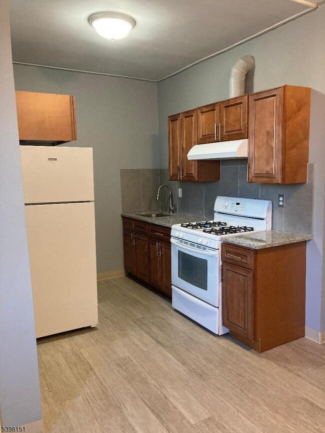 Building Photo - 133 Gregory Ave