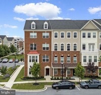 Building Photo - 7131 Beaumont Place
