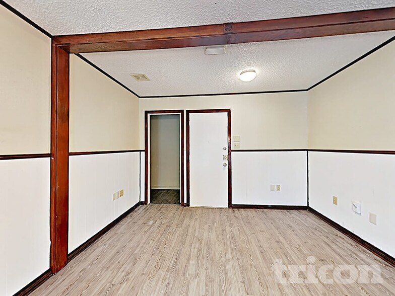 Building Photo - 8015 Chestnut Barr Dr