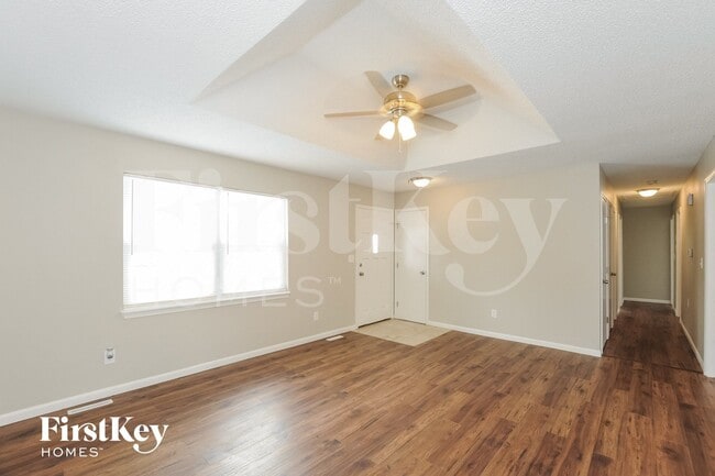 Building Photo - 2116 NE Cromwell St