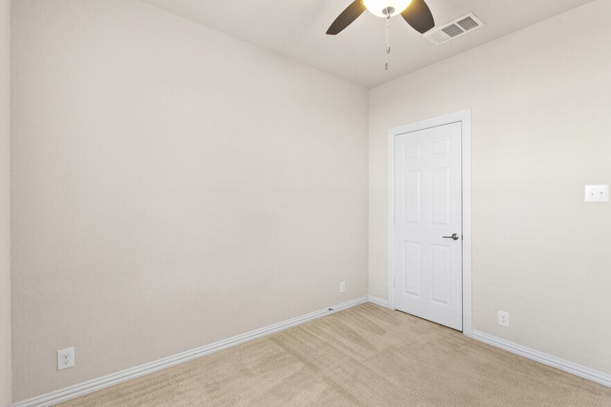 Guest Bedroom 2 with Closet - 221 E Courtland Pl