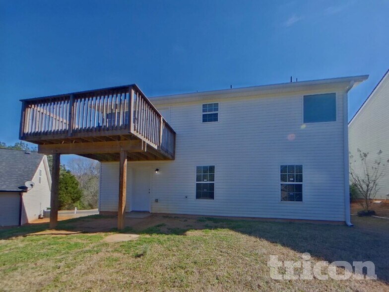 Building Photo - 225 Victoria Blvd