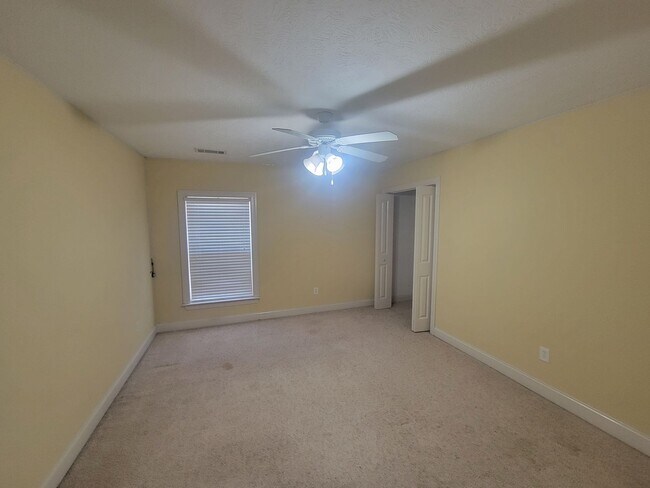 Building Photo - 1010 Barrett Dr