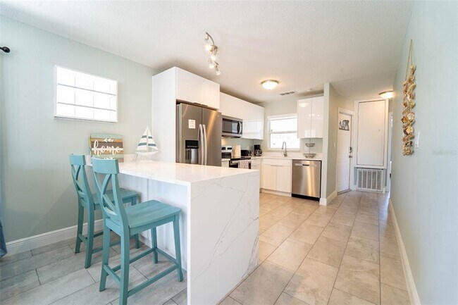 Building Photo - 4825 Floramar Terrace