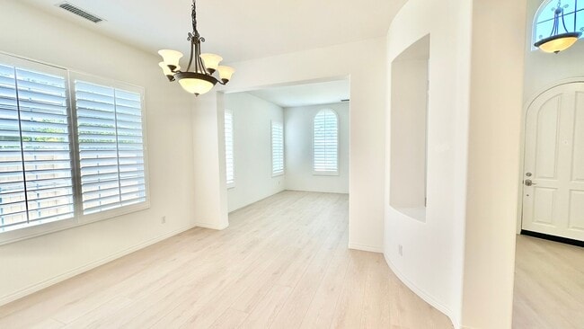Building Photo - Fantastic Single-Story in the desirable an...