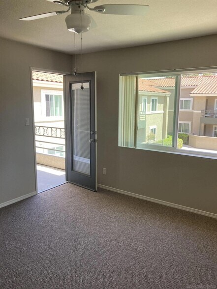 Building Photo - 7405 Charmant Dr