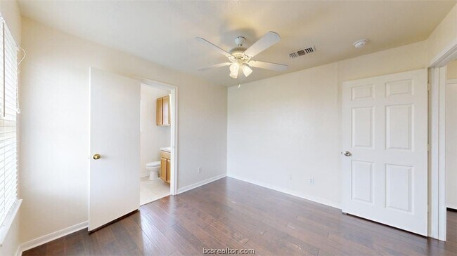 Building Photo - 915 Bougainvillea St