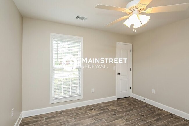 Building Photo - 4 Bedroom Pet-Friendly Home in Hoschton, GA with Main Street Renewal