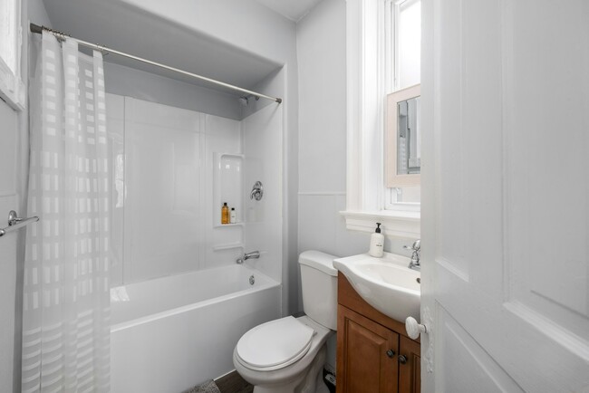 Building Photo - 4055-4057 Hartford Street, Unit 4057