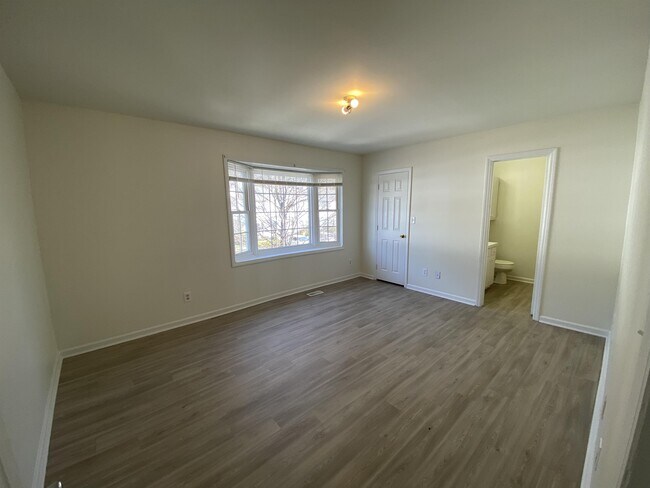 Building Photo - 3806-38D1 Sterling Pointe Dr