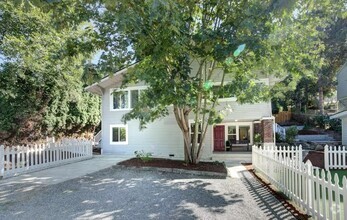 Building Photo - 1 bedroom in Seattle WA 98115