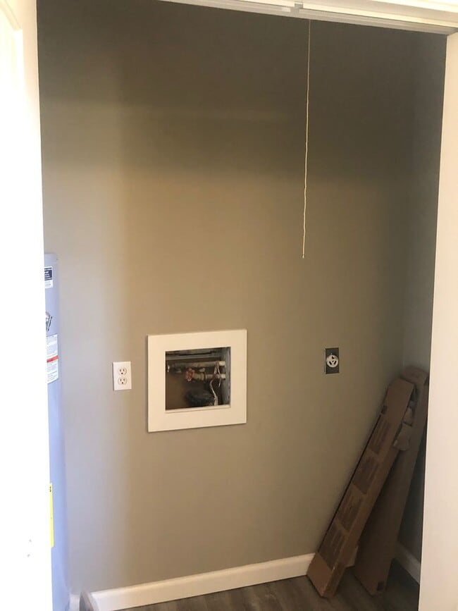 Building Photo - Newly remodeled 2 bedroom duplex in SW Spr...