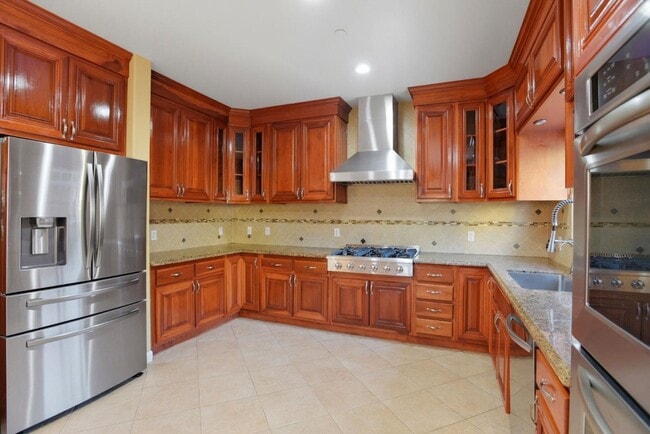 Building Photo - 659 Upton St