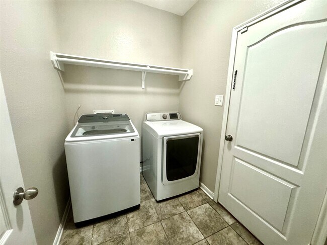 Building Photo - 18610 Lantern Walk Ln