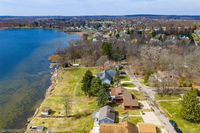 Building Photo - 2739 Lakeridge Ave