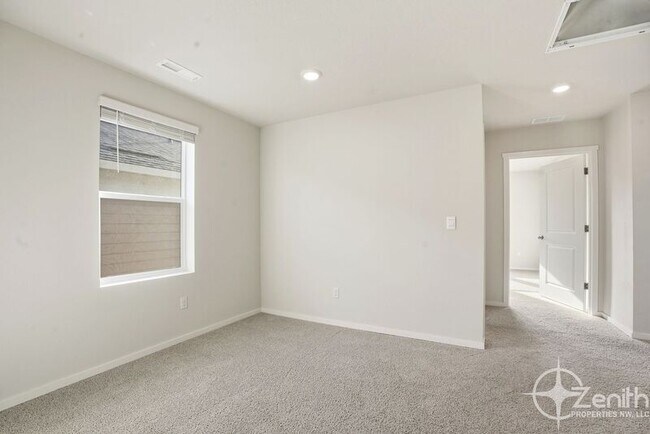 Building Photo - 7805 NE 100th Cir