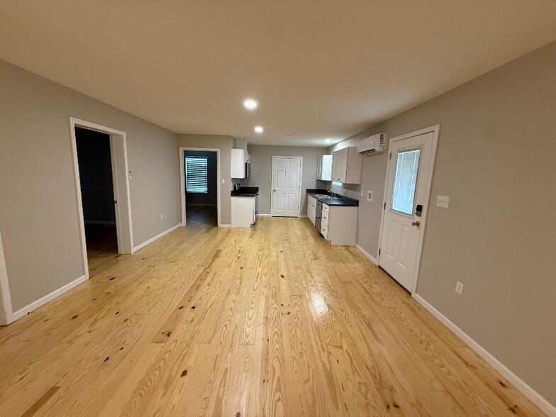 Building Photo - 80 Redwood Ln