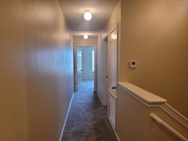 Building Photo - 10818 Mathom Landing