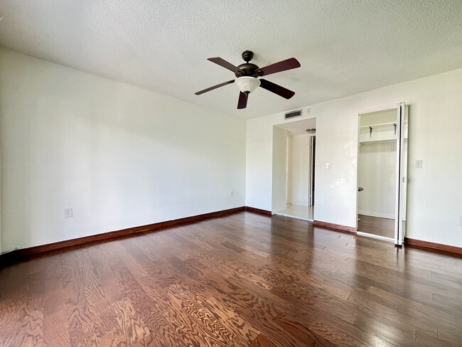 Building Photo - 3527 NE 168th St