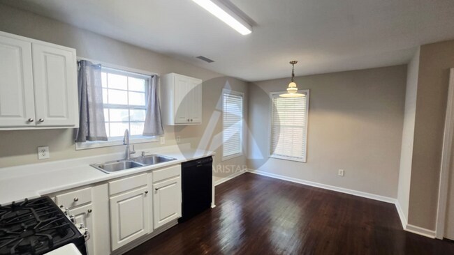 Building Photo - 2624 McGuire Dr