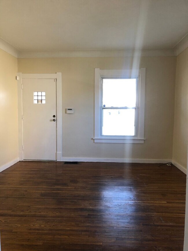 Building Photo - New on The Market....drive by today to take a look!!