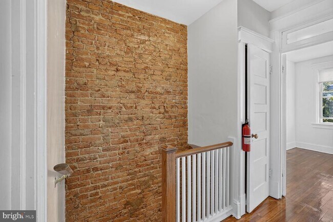 Building Photo - 623 Farragut St NW