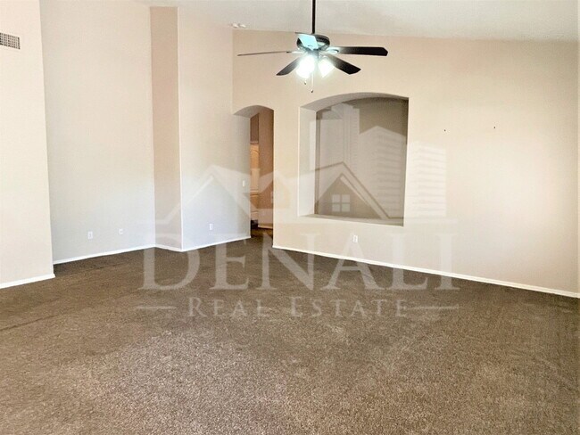 Building Photo - 1121 S Western Skies Dr