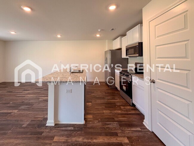 Building Photo - 305 Pne Rdg Dr