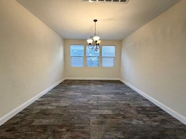 Building Photo - Lovely move-in ready Summerlin community with 3 bedrooms and 2.5 baths House