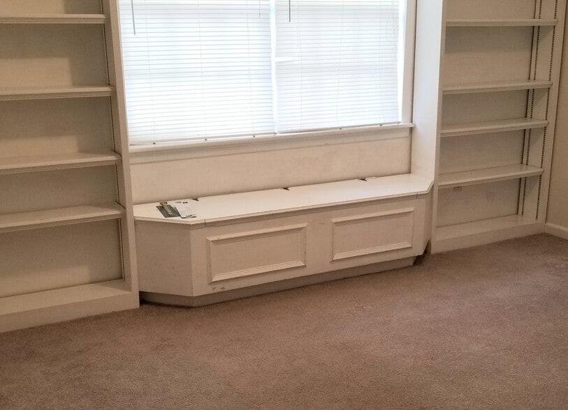 2nd bedroom - 2116 Montreat Ln