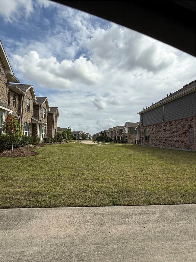 Building Photo - 15850 Perthshire Creek Dr