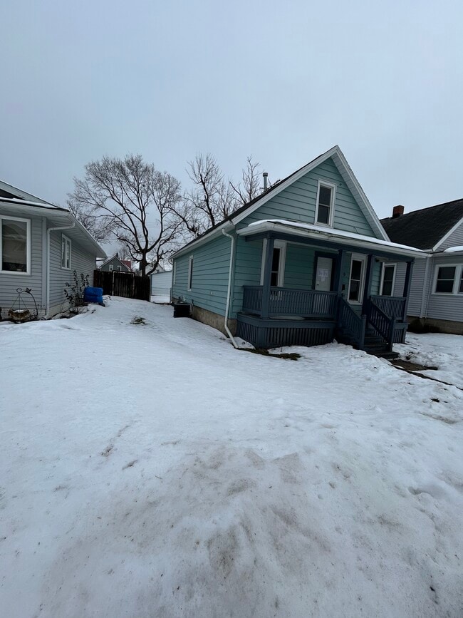 Primary Photo - 829 10th St SW