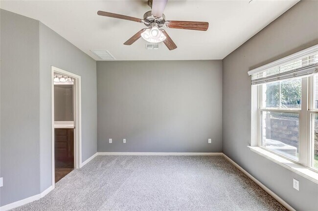 Building Photo - 1620 Bryant Dr