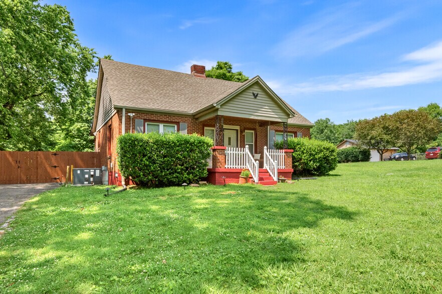 Building Photo - 1208 Currey Rd