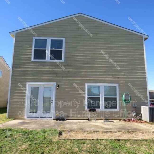 Building Photo - 3312 Lakeland Dr SW