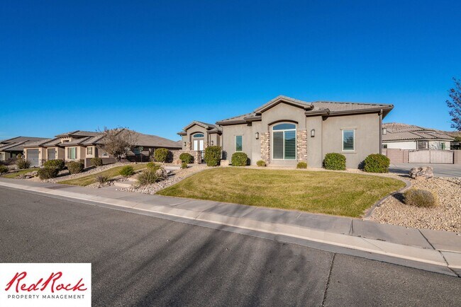 Building Photo - Stunning 2 Bedroom Fully Furnished Home. Community Pool & Mini Golf!