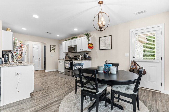 Building Photo - 105 Tahoma Dr