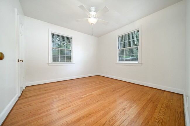 Building Photo - Charming 4BE/2BA home in the fantastic est...