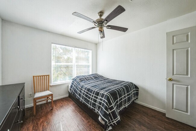 Building Photo - Charming 2BR Duplex in Austin