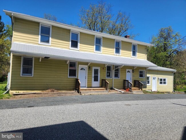 Primary Photo - 1009 Main St