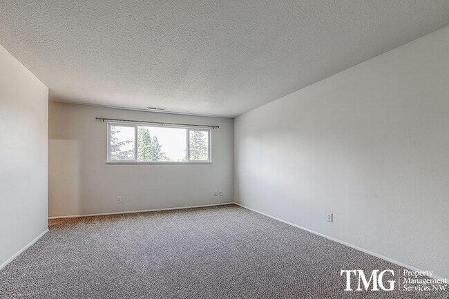 Building Photo - Amazing Open concept Condo in a secluded c...