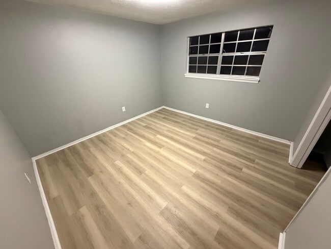 Building Photo - 501-511 11th Ave