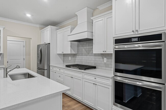 Building Photo - 32066 White Tail Dr