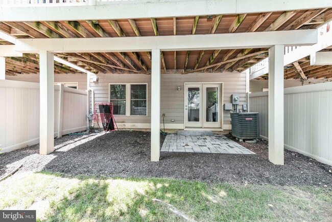 Building Photo - 7240 Magpie Ln