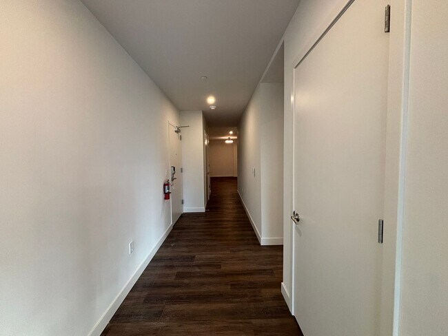 Building Photo - Exceptional 2 Bed/2 Bath + Large Family Ro...