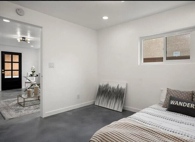 Building Photo - Unit on Swift