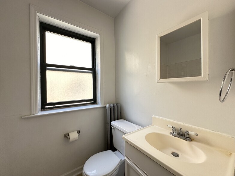 Building Photo - 2332 N Spaulding Ave