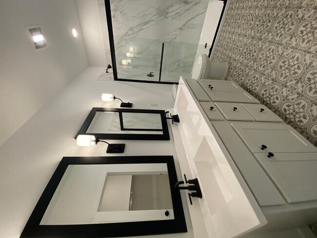 Building Photo - 23414 W Raymond St