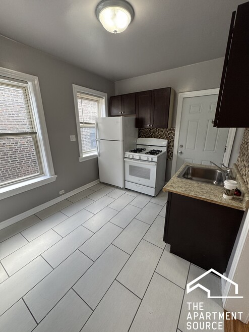 Building Photo - 4027 W Melrose St