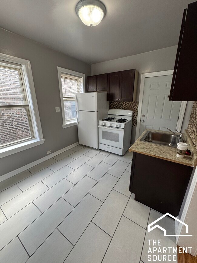 Building Photo - 4031 W Melrose St